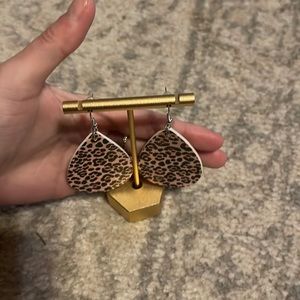 Jag/Leopard print earrings item1️⃣3️⃣
